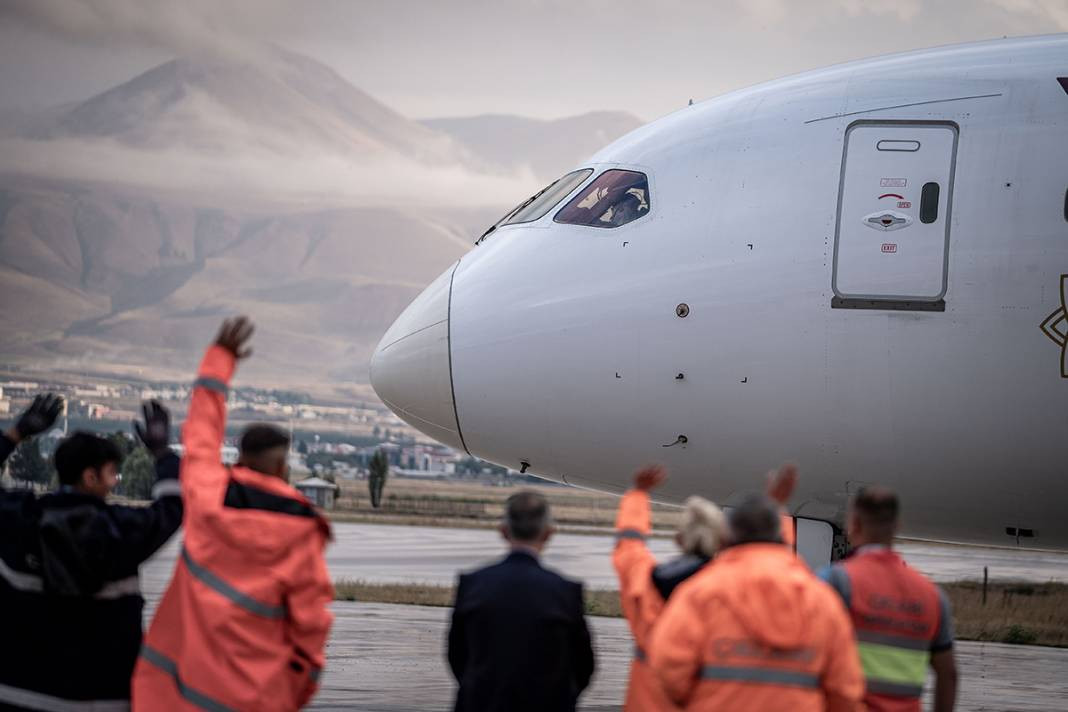 Erzurum’da zorunlu iniş yapan uçak, Hindistan’a döndü - Resim: 31